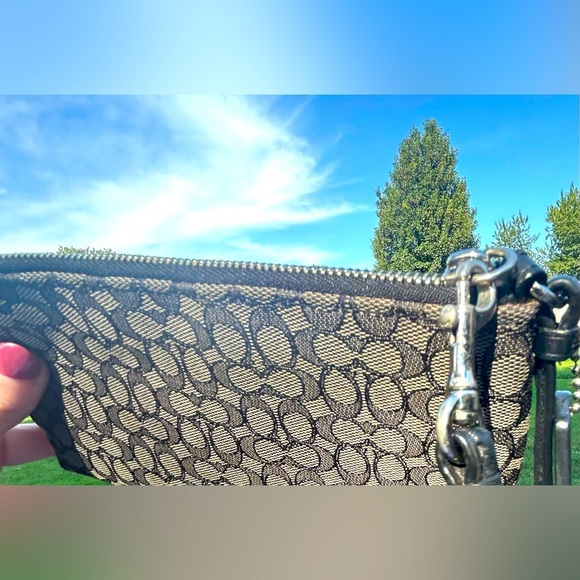 Coach Signature Black Smoke Double Zippered Wristlet/ Long Wallet With Hang Tag - Picture 10 of 16